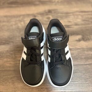 Adidas Kids Black and White Sneakers. Size 10.5 (Toddler Boy) New!